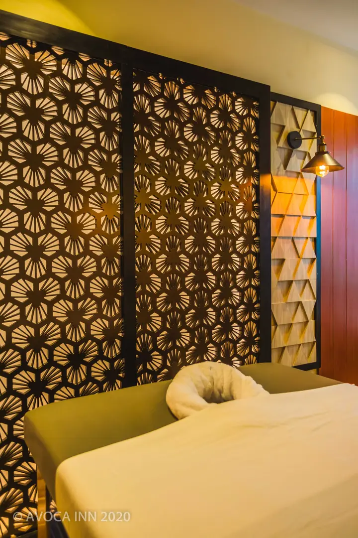 Relax at Avoca Inn: A serene spa massage bed awaits you in our tranquil wellness facilities.