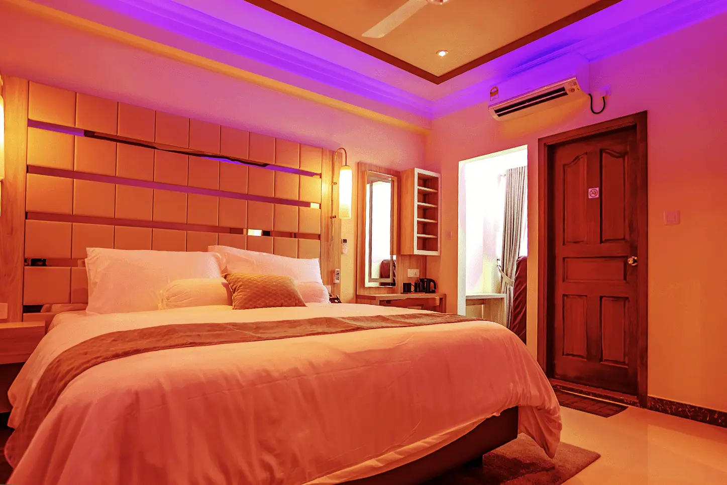 hotel-room-cozy-interior