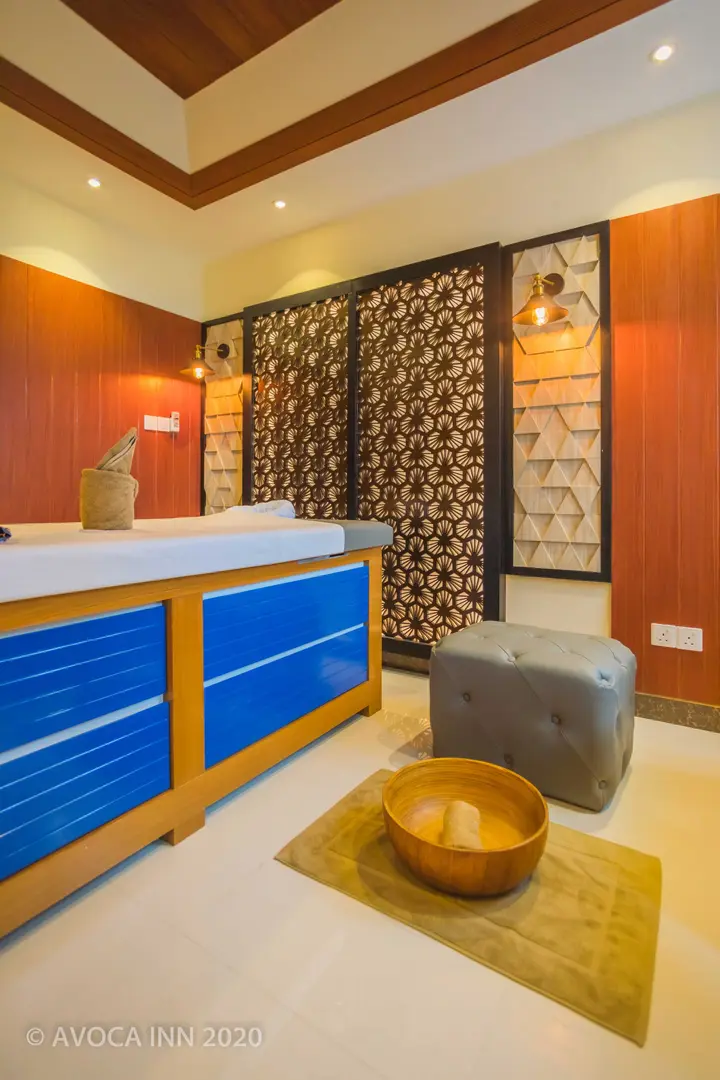 Relax at Avoca Inns spa: A tranquil room with blue accents, wood details, and a calming atmosphere for wellness.